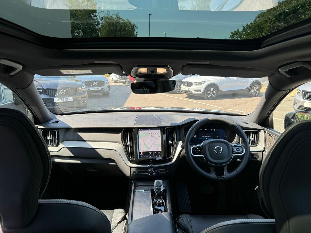 Volvo XC60 Plus Black Edition Black #2