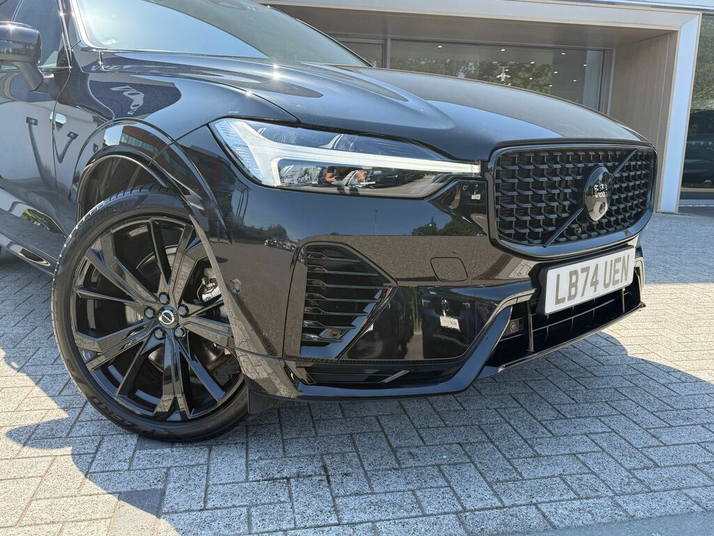 Volvo XC60 Plus Black Edition Black #6