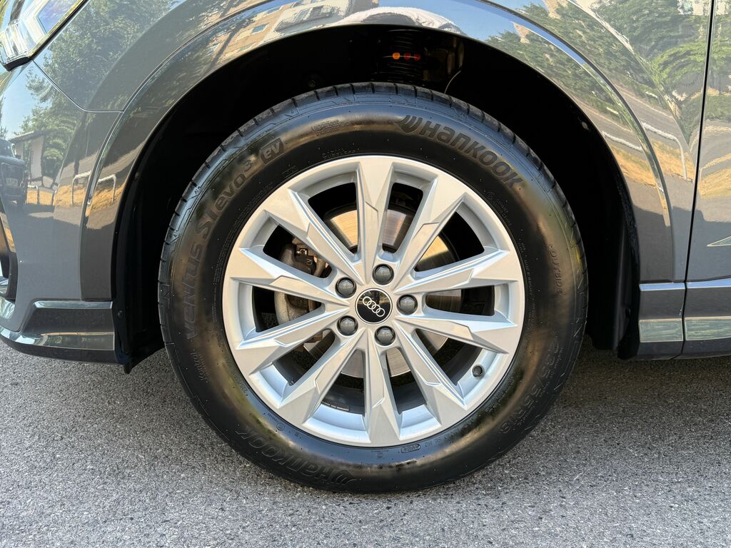 Audi Q3 Sport Black #5