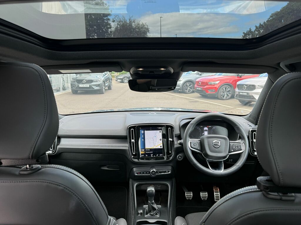 Volvo XC40 R Design Black #2