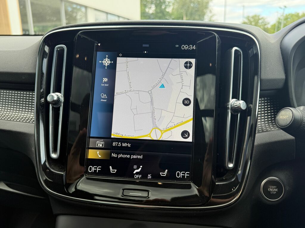 Volvo XC40 R Design Black #3