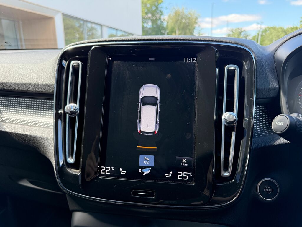 Volvo XC40 R Design Pro Black #3