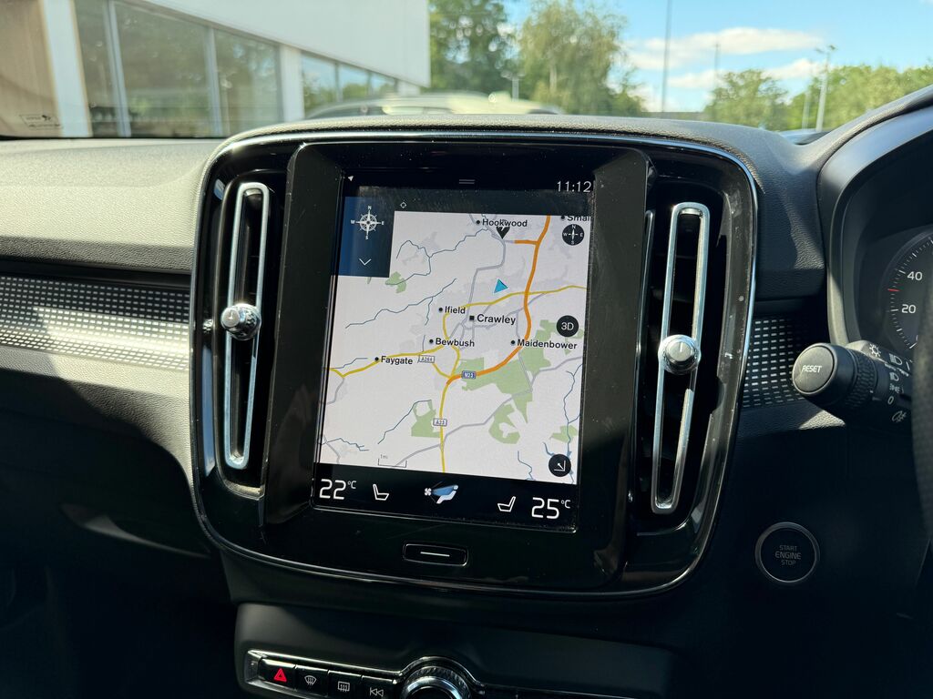Volvo XC40 R Design Pro Black #4