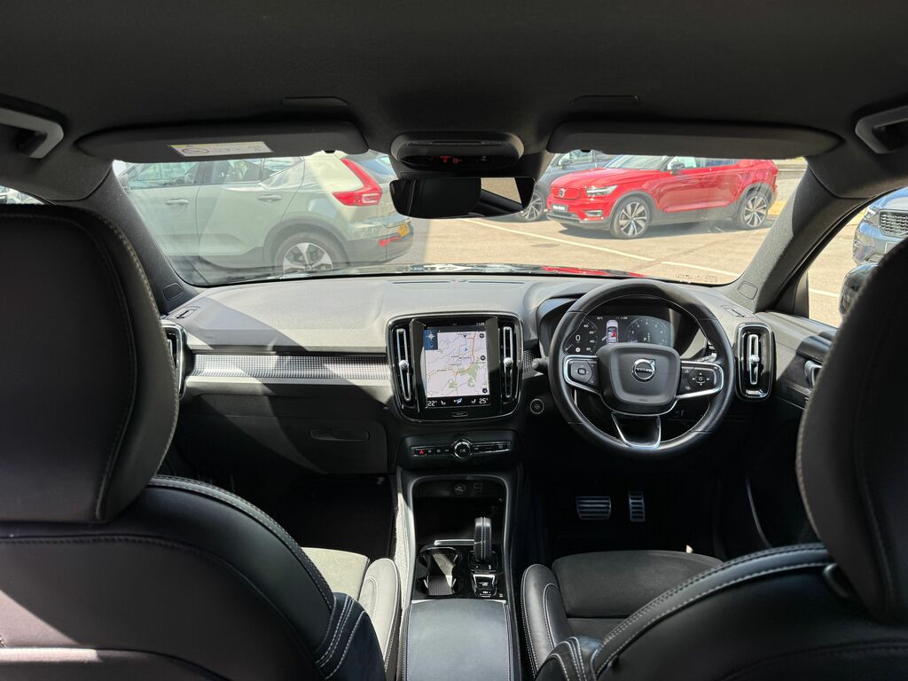 Volvo XC40 R Design Pro Black #2