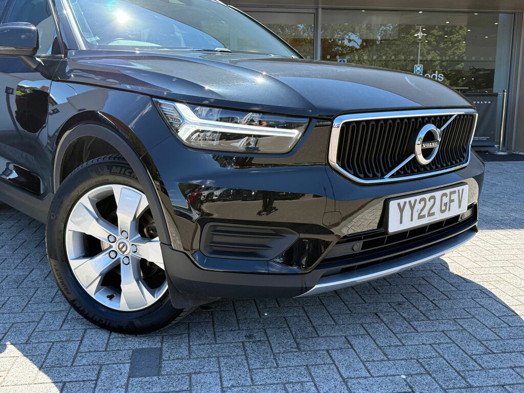Volvo XC40 Momentum Black #6