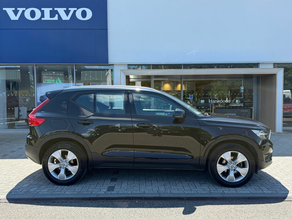 Volvo XC40 Momentum Black