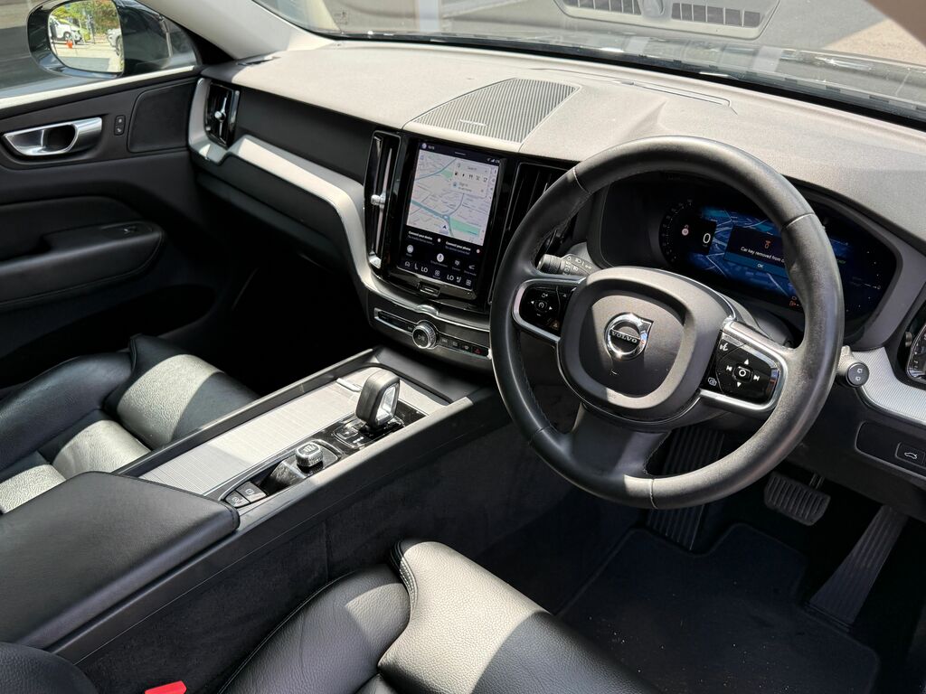 Volvo XC60 Plus Black #5