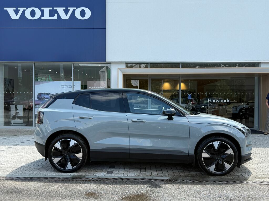 Volvo EX30 Ultra Black