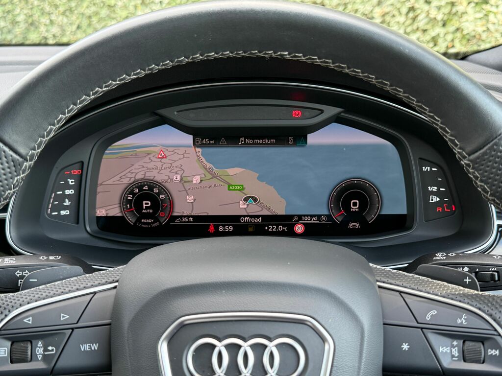 Audi Q8 Black Edition Black #4