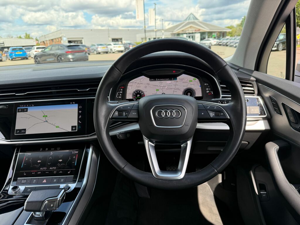 Audi Q7 Sport Black #6