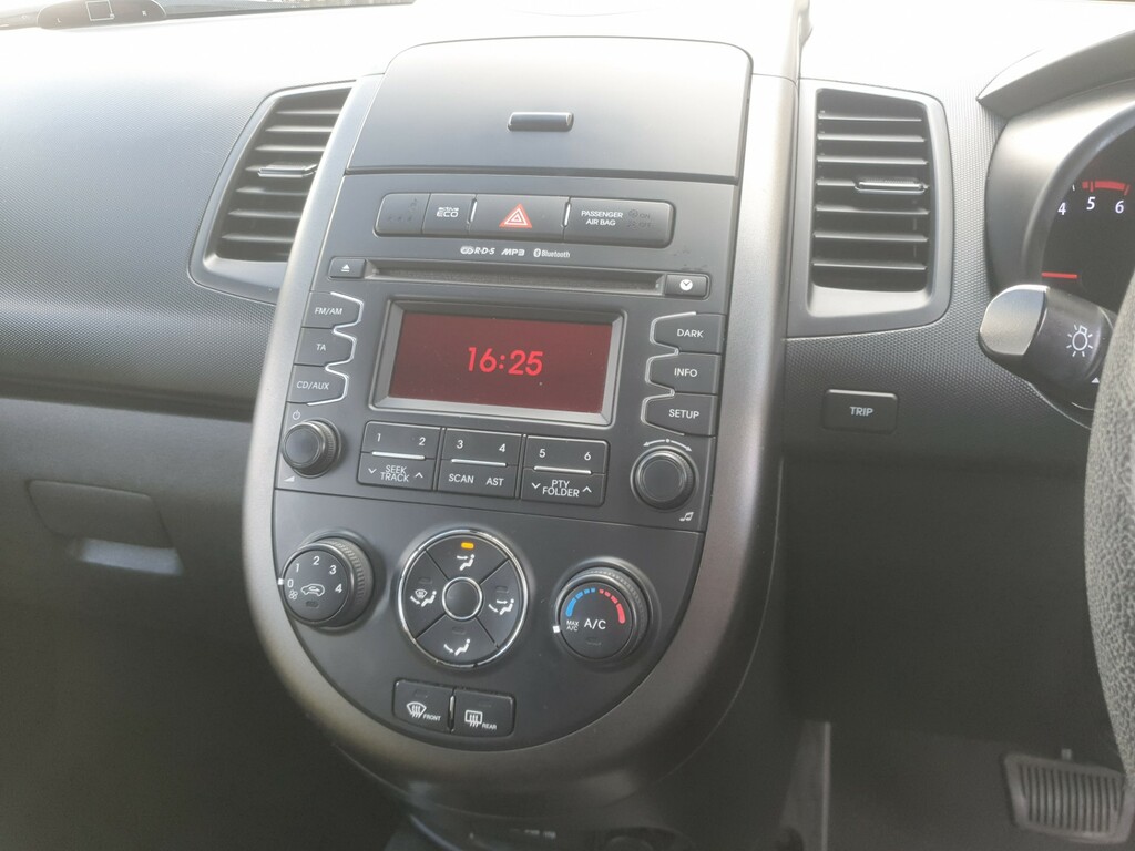 Kia Soul 1.6 Crdi 2 Suv Euro 5 126 Bhp White #6