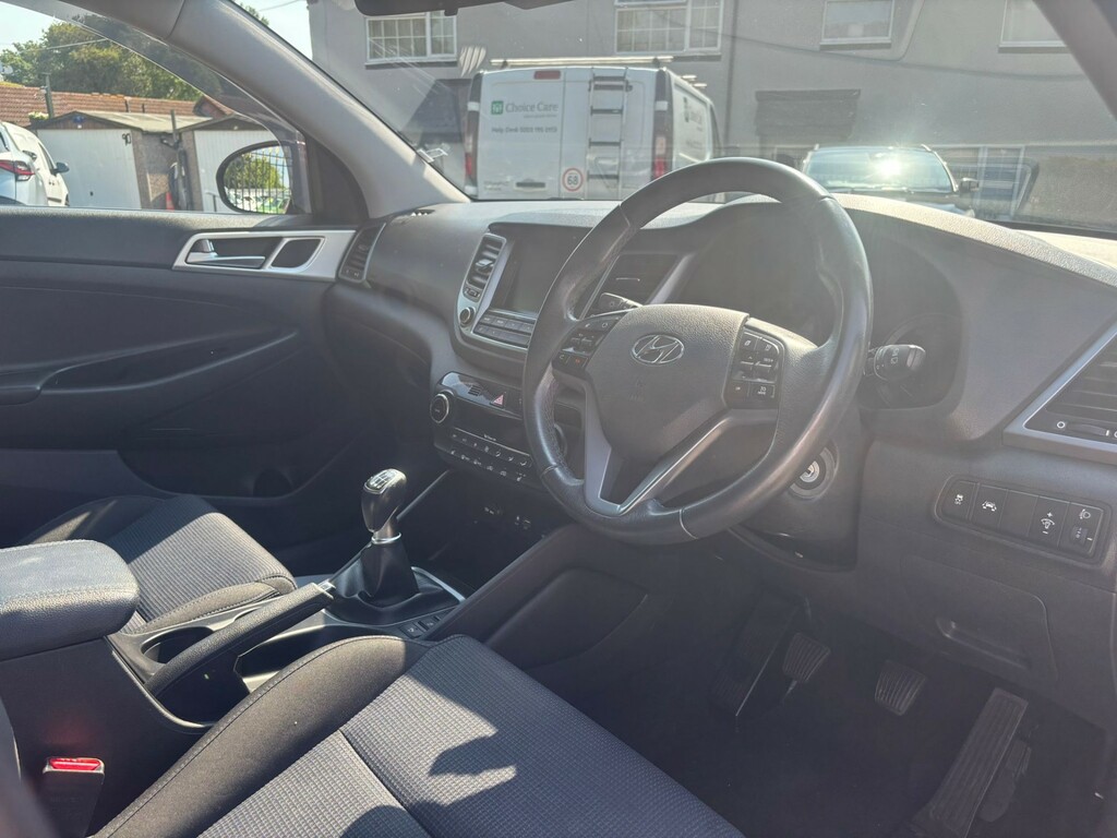 Hyundai Tucson 1.6 Gdi Blue Drive Se Nav Suv Eu MP12SMP Red #2
