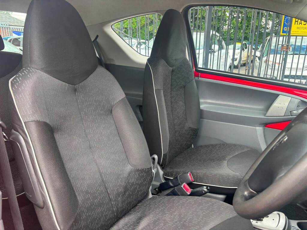 Peugeot 107 1.0 12V Urban Hatchback 2 Tronic Euro 5 Red #4