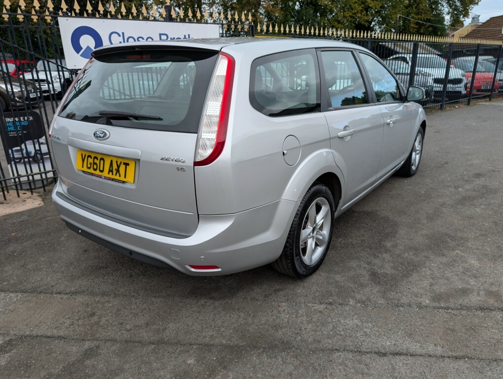Ford Focus 1.6L Zetec S 115 Hatchback Euro Red #4