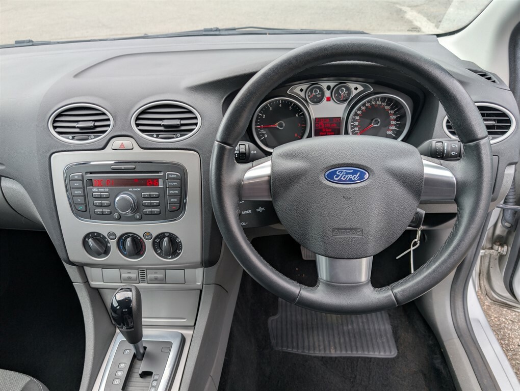 Ford Focus 1.6L Zetec S 115 Hatchback Euro Red #7