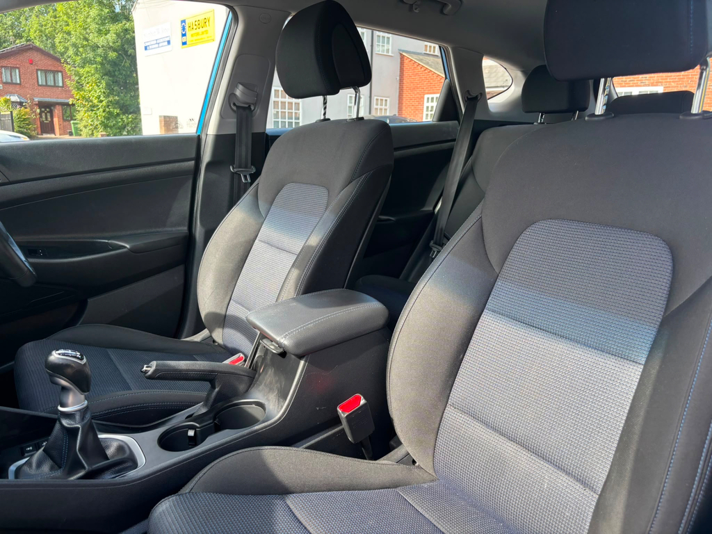 Hyundai Tucson S White #17