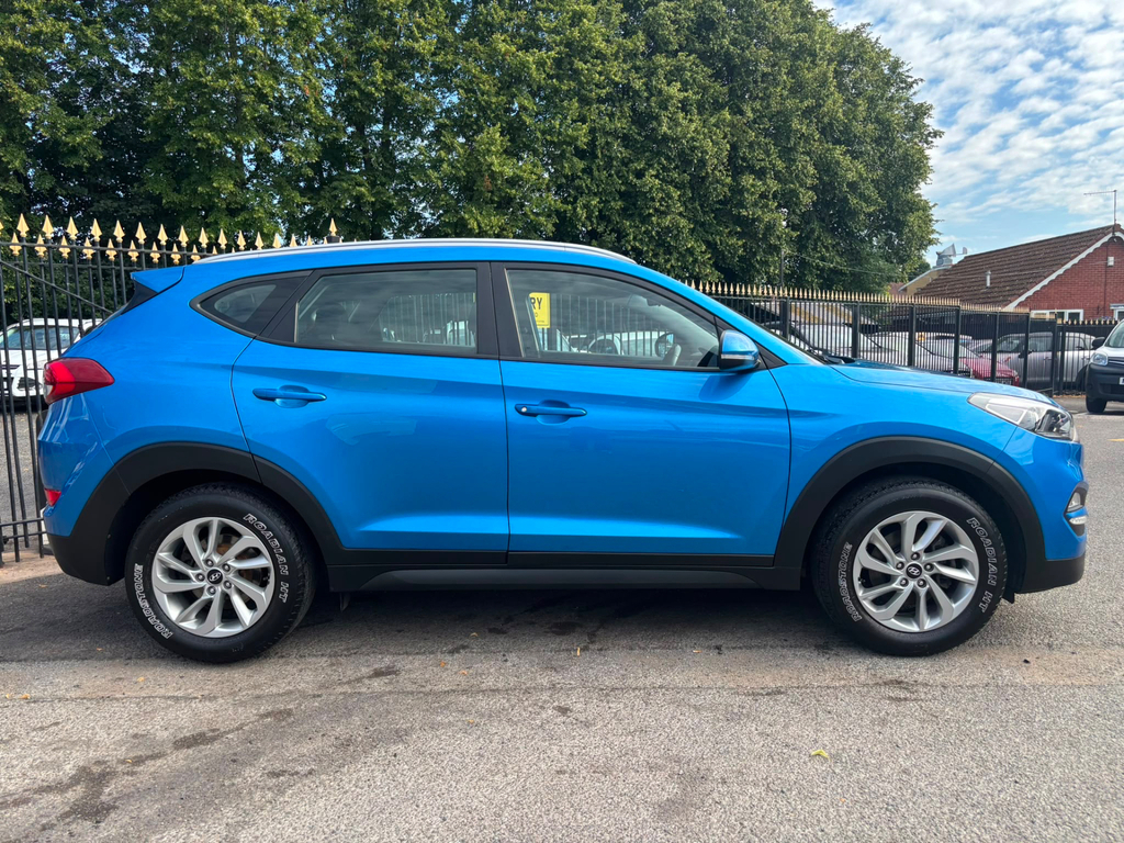 Hyundai Tucson S White #7