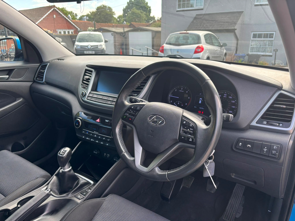 Hyundai Tucson 1.7 Crdi Blue Drive Se Nav Suv E #2