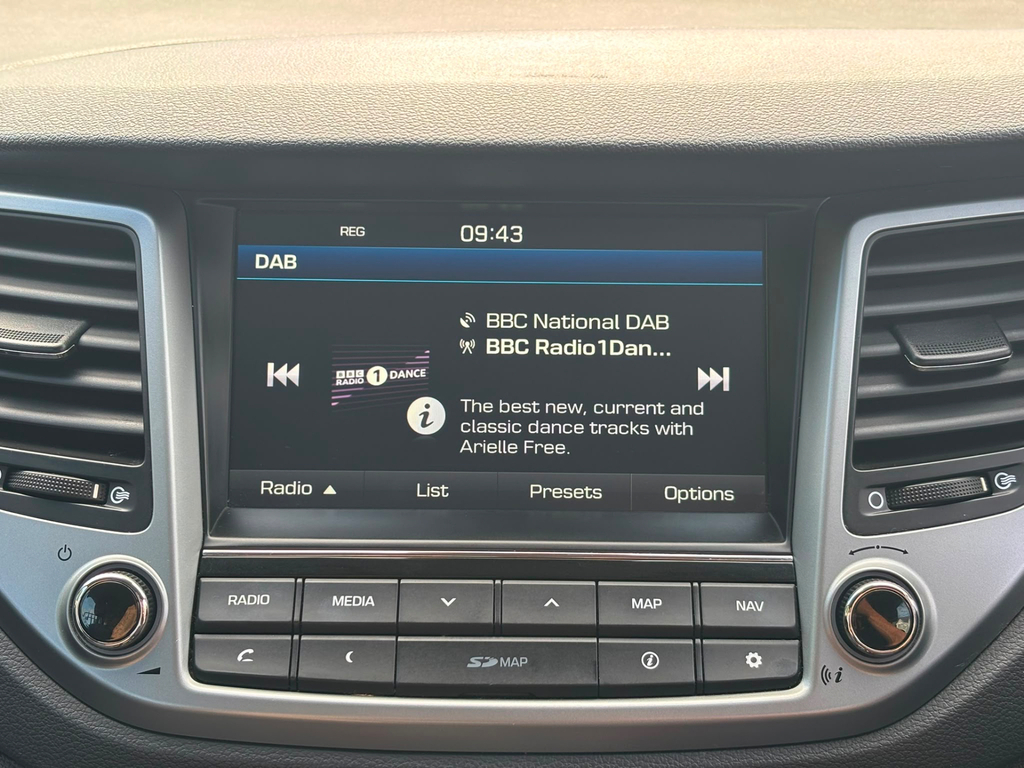 Hyundai Tucson S White #18
