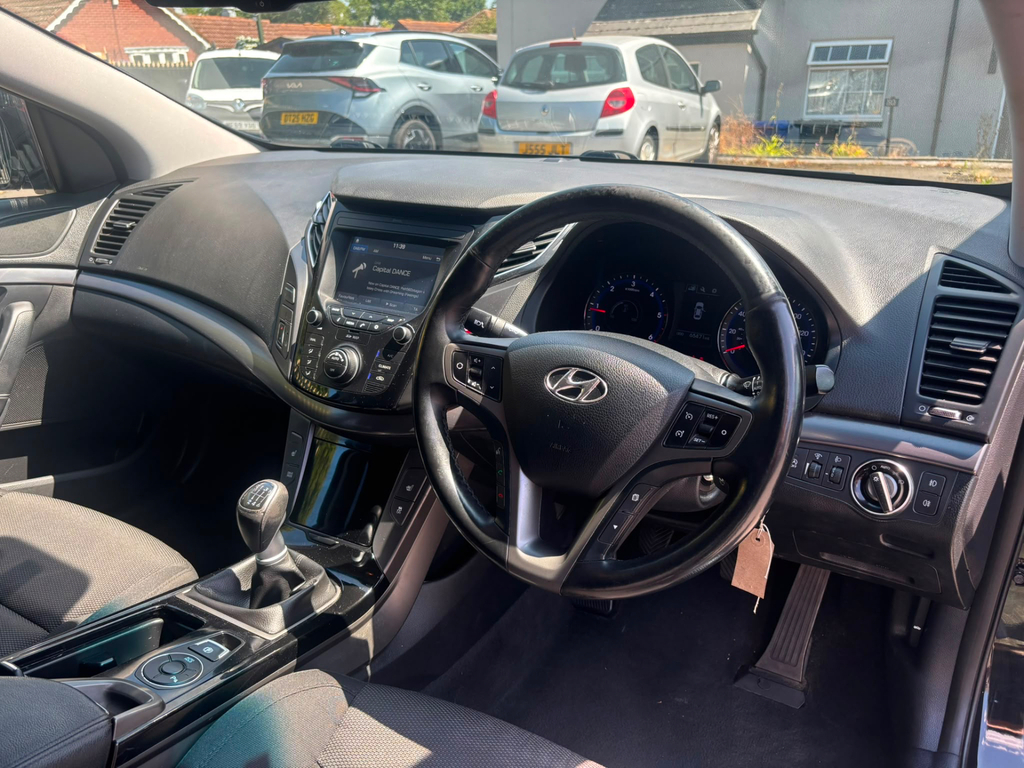 Hyundai I40 1.7 Crdi Blue Drive Se Nav Tourer Manua Black #2