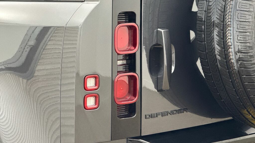 Land Rover Defender 110 4.4 P635 Octa 110 2025 Grey #19