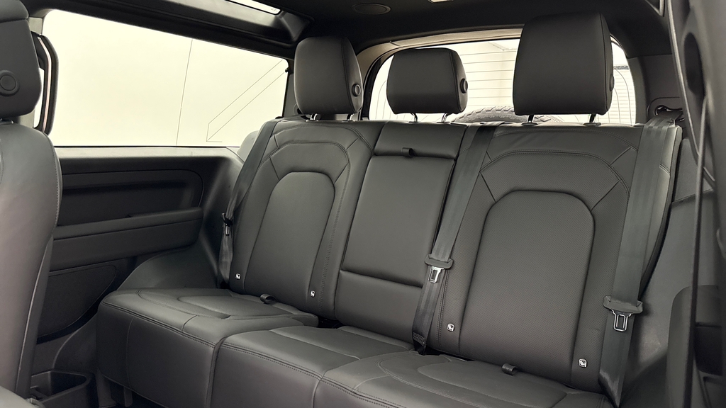 Land Rover Defender 90 D250 X-dynamic Hse Santorini Black Black #4