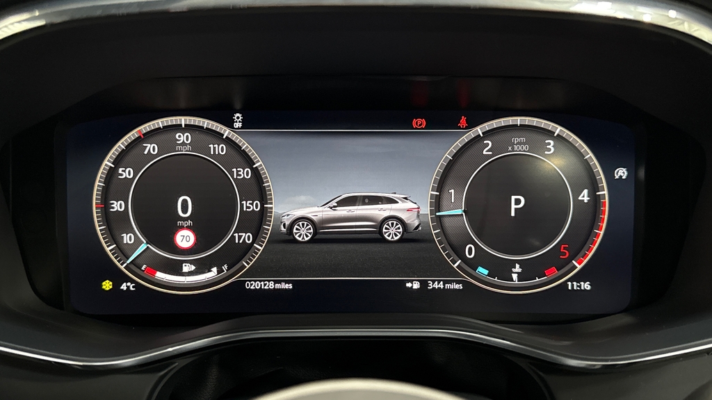 Jaguar F-Pace 2.0 D200 R-dynamic Se Black Awd 2023 White #16