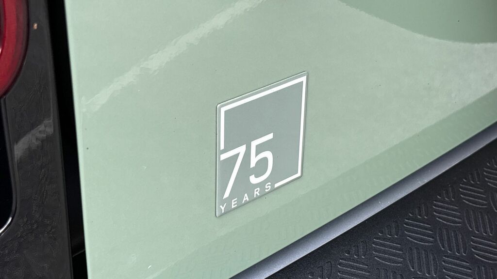 Land Rover Defender 110 D300 X-dynamic Se Eiger Grey Grey #25