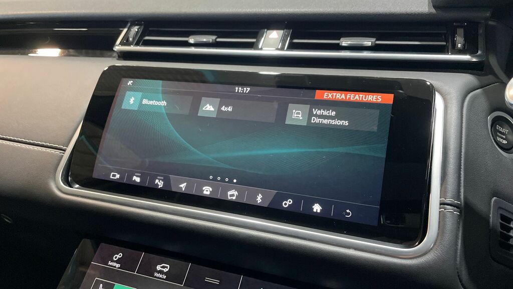 Land Rover Range Rover Velar 2L R-dynamic S White #38
