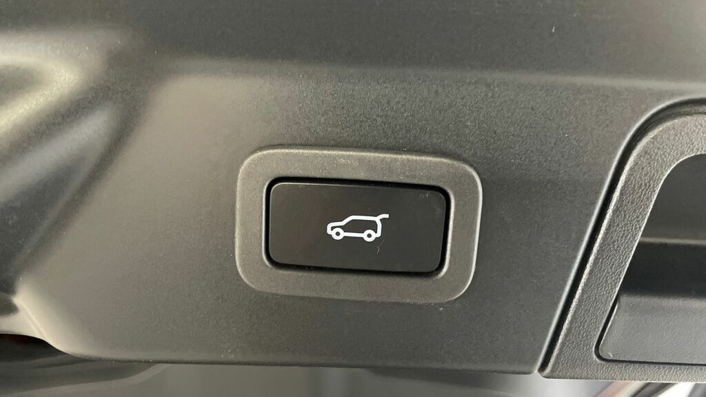 Land Rover Range Rover Velar 2L R-dynamic S White #33