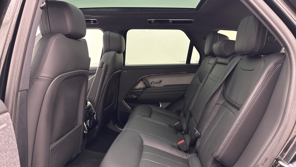 Land Rover Range Rover Sport P460e Dynamic Se Santorini Black Black #4