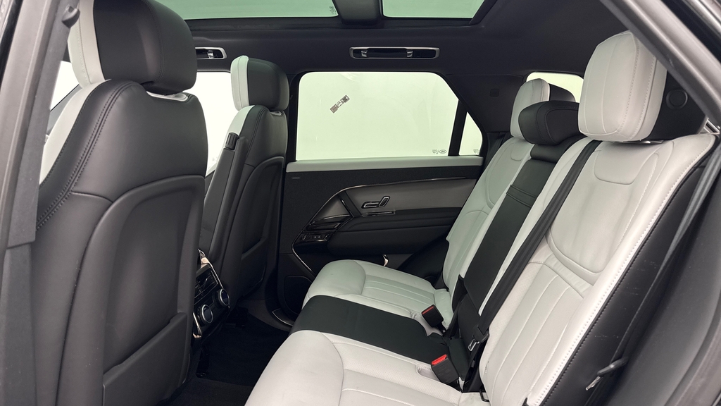 Land Rover Range Rover Sport P460e Dynamic Se Santorini Black Black #4