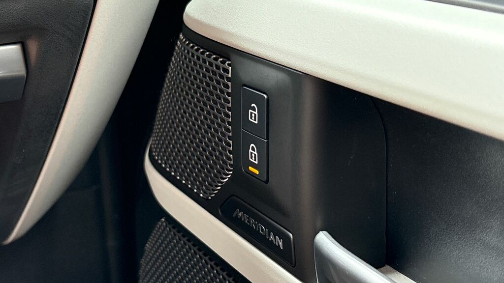 Land Rover Defender 110 D300 X-dynamic Hse Silver #32
