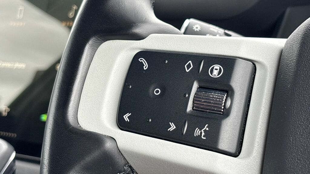 Land Rover Defender 110 D300 X-dynamic Hse Silver #34
