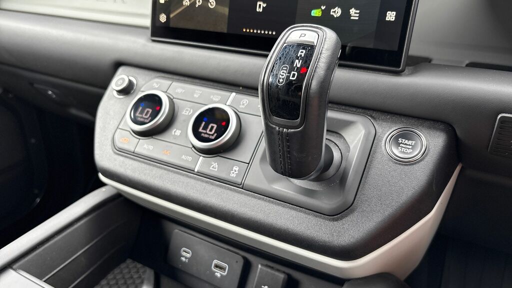 Land Rover Defender 110 D300 X-dynamic Hse Silver #13