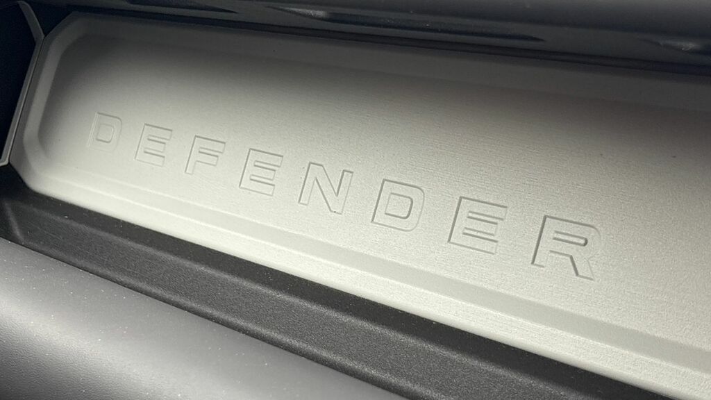 Land Rover Defender 110 D300 X-dynamic Hse Silver #39