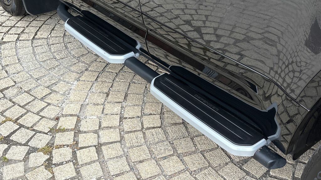 Land Rover Defender 110 D300 X-dynamic Hse Silver #23