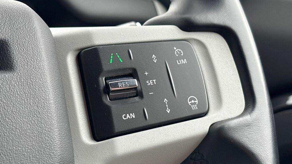Land Rover Defender 110 D300 X-dynamic Hse Silver #35