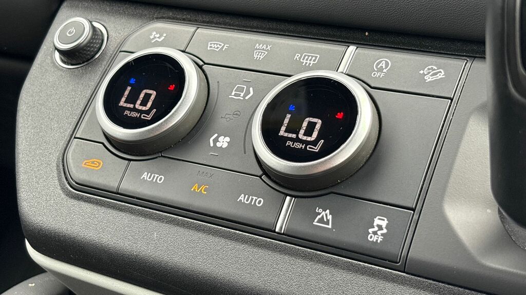Land Rover Defender 110 D300 X-dynamic Hse Silver #38