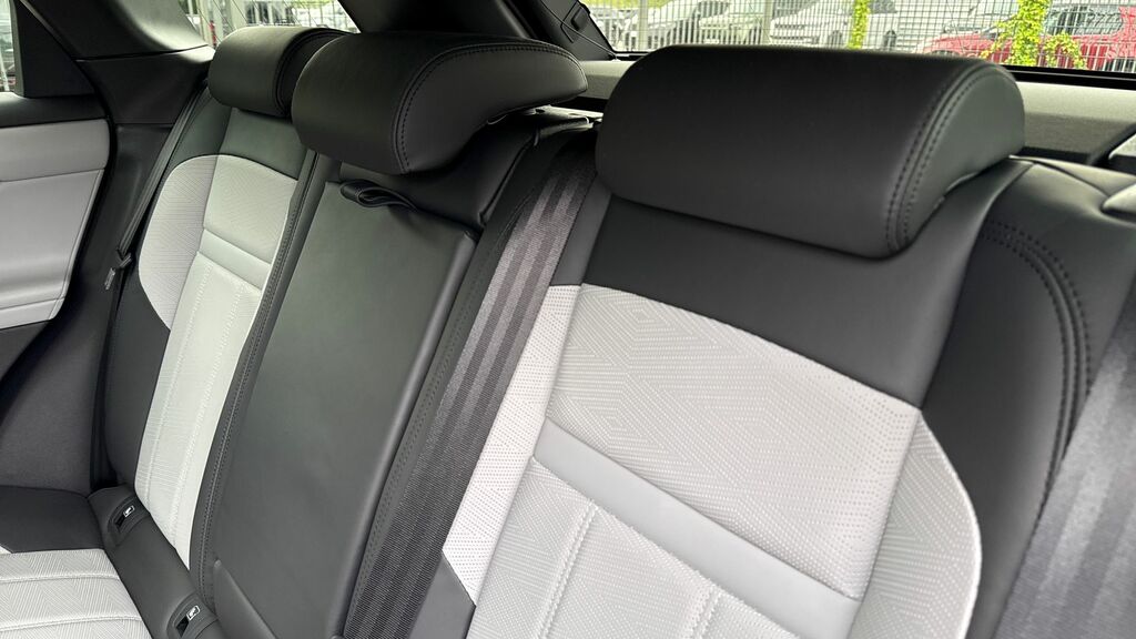 Land Rover Range Rover Evoque 1.5 P270e Edition Black #40