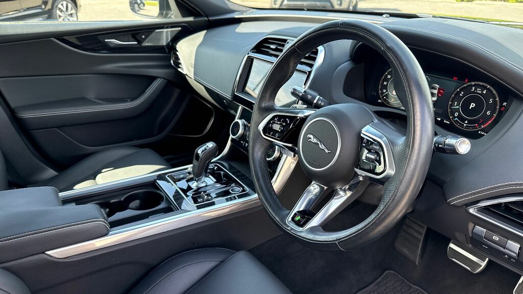Jaguar XE 2.0 P300 R-dynamic Hse Awd 2022 Black #37
