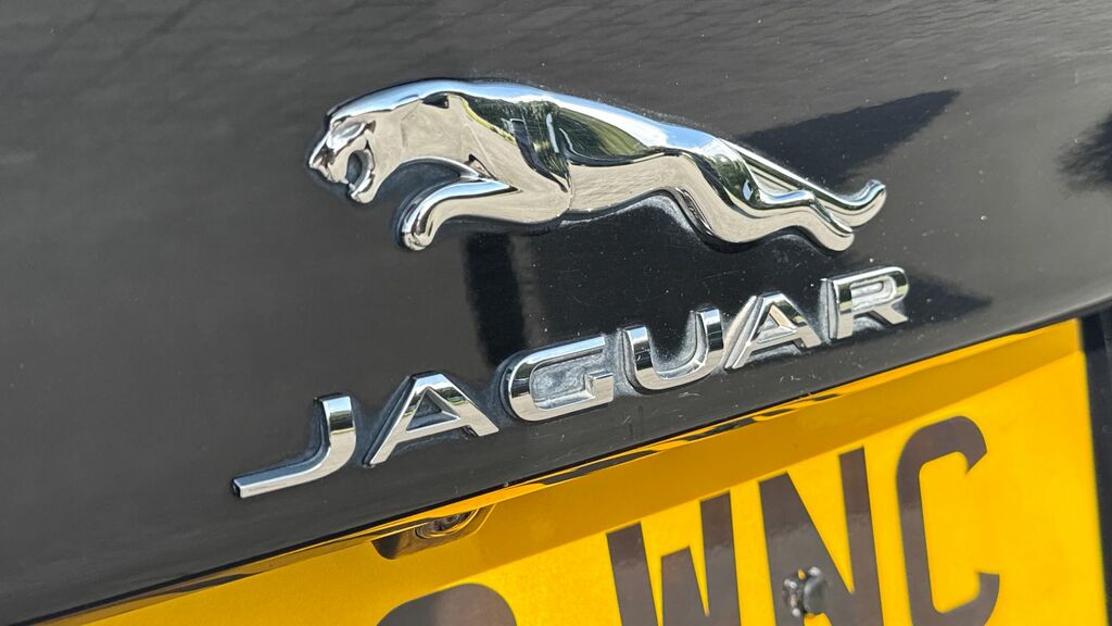 Jaguar XE 2.0 P300 R-dynamic Hse Awd 2022 Black #41