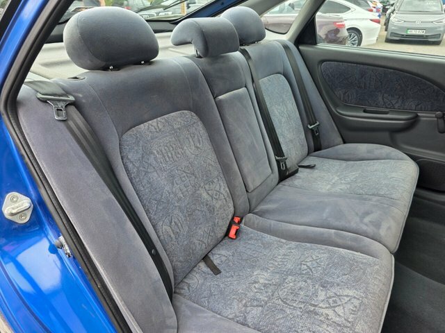 Toyota Avensis Green #16