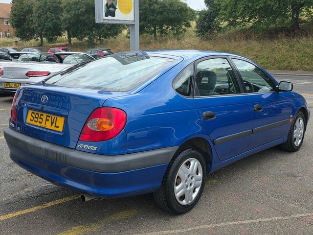 Toyota Avensis Green #8