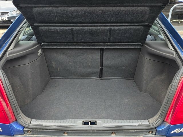 Toyota Avensis Green #33