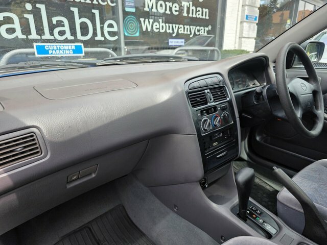 Toyota Avensis Green #13