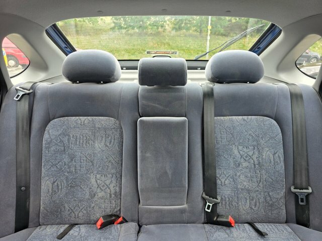 Toyota Avensis Green #18