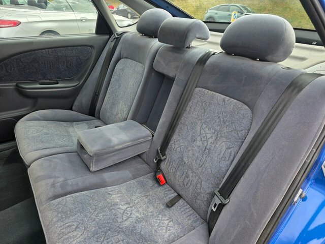 Toyota Avensis Green #19