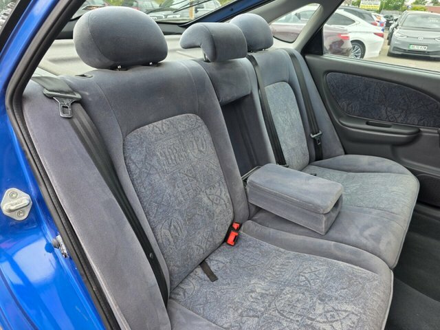 Toyota Avensis Green #17