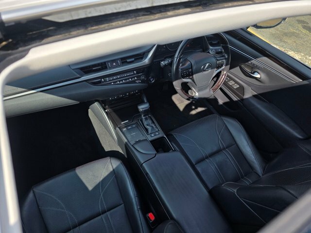 Lexus ES 300H Saloon White #3